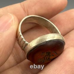 Very old antique ring in solid silver with agate cabochon stone