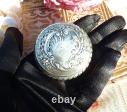 ANCIENNE BOITE à PILULES en ARGENT MASSIF XIXe de style Rocaille, Poids 24 gr