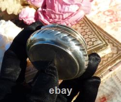 ANCIENNE BOITE à PILULES en ARGENT MASSIF XIXe de style Rocaille, Poids 24 gr