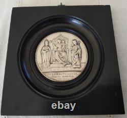 ANCIENNE GRANDE MÉDAILLE RELIGIEUSE DROPSY ARGENT MASSIF EN CADRE XIXe sterling