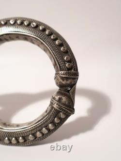 Ancien Bracelet jonc Bédouin Yemen/Rashaïda argent massif tribal XIXe siècle