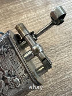 Ancien Briquet lighter a Essence ÉCLAT En Argent Massif 800 Danseurs