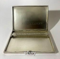 Ancien, Tres joli étui à cigarettes en ARGENT MASSIF poinçonné. 179,2 grammes