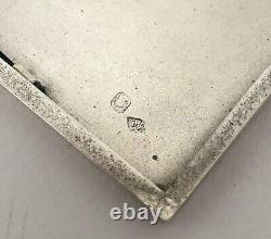 Ancien, Tres joli étui à cigarettes en ARGENT MASSIF poinçonné. 179,2 grammes