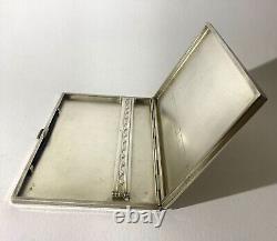 Ancien, Tres joli étui à cigarettes en ARGENT MASSIF poinçonné. 179,2 grammes