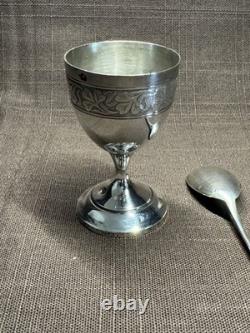 Ancien coquetier et cuillère en argent massif Minerve