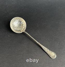 Ancien cuillère à olive saupoudreuse argent massif sterling silver minerve XIX