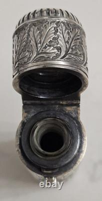 Ancien flacon à parfum ou à sel en argent massif XIX. London. Poinçons français