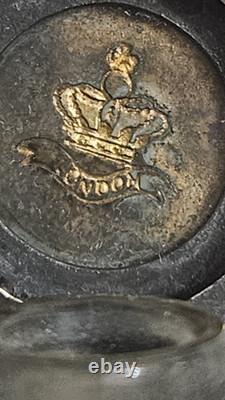 Ancien flacon à parfum ou à sel en argent massif XIX. London. Poinçons français