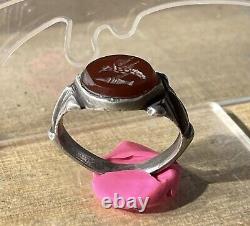 Ancienne Bague Romaine, Argent, I-II ap JC, Cornaline, Intaille Aigle et Poisson