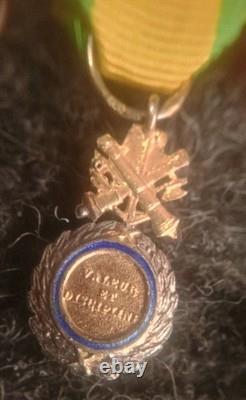 Ancienne Barrette De 8 Réductions Médailles Militaires Avec 2 Argent Massif