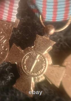 Ancienne Barrette De 8 Réductions Médailles Militaires Avec 2 Argent Massif Ancienne Barrette De 8 Réductions Médailles Militaires Avec 2 Argent Massif