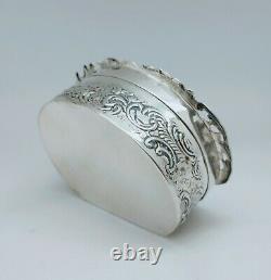 Ancienne Boîte À Pilules Anglaise Argent Massif Décoré Carrosse Maison Silver