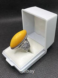 Ancienne Grosse Bague En Argent Massif et Ambre de la Baltique