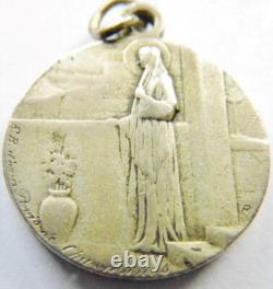 Ancienne Médaille Sainte en Argent Massif par Pénine Sainte Geneviève Patronn