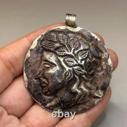 Ancienne amulette pendentif empereur grec romain en argent massif