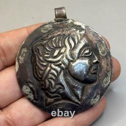 Ancienne amulette pendentif image roi grecque romaine en argent massif