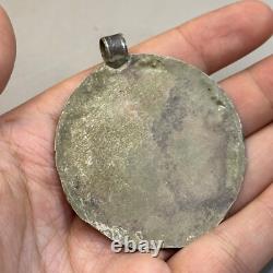 Ancienne amulette pendentif image roi grecque romaine en argent massif