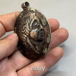Ancienne amulette pendentif image roi grecque romaine en argent massif