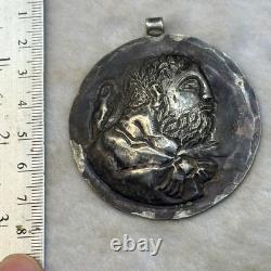 Ancienne amulette pendentif portrait empereur romain en argent massif