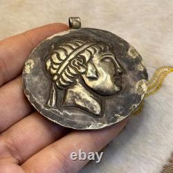 Ancienne amulette pendentif visage roi en argent massif romain