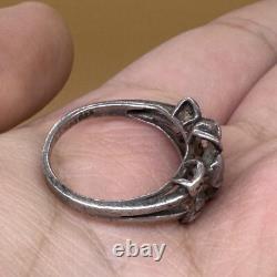 Ancienne bague romaine romaine en argent massif motif fleurs ancienne rare