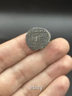 Ancienne pièce rare en argent massif tête de roi grec romain non recherchée