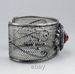 BEL IMPORTANT BRACELET ANCIEN BERBERE EN ARGENT MASSIF et verre cristal taillé