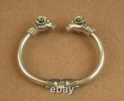 Bel Ancien Bracelet En Argent Massif Aux Tetes De Belier