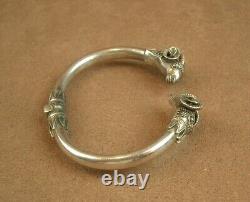 Bel Ancien Bracelet En Argent Massif Aux Tetes De Belier