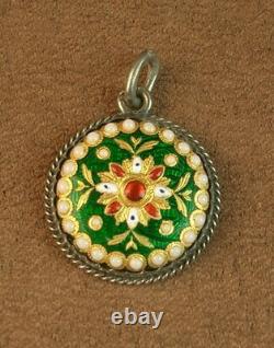 Bel ancien pendentif en argent massif et émaux bressans fond vert