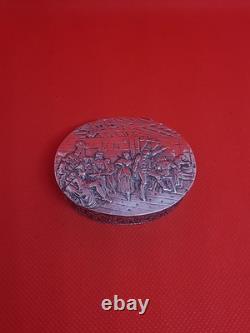 Belle ancienne boîte en argent massif scène de fête Poinçon Austro hongrois