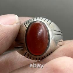 Belle bague romaine ancienne en argent massif avec une pierre naturelle E