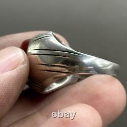 Belle bague romaine ancienne en argent massif avec une pierre naturelle E