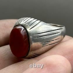 Belle bague romaine ancienne en argent massif avec une pierre naturelle E