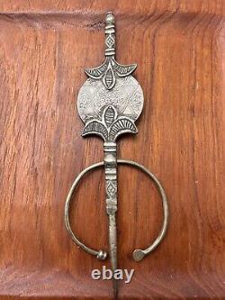 Bijou berbère ancienne grande Fibula en argent massif pièce de Monnaie Maroc