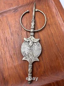 Bijou berbère ancienne grande Fibula en argent massif pièce de Monnaie Maroc