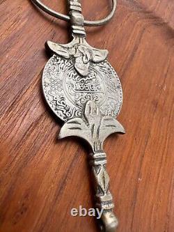 Bijou berbère ancienne grande Fibula en argent massif pièce de Monnaie Maroc