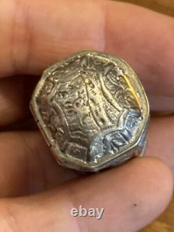 Boite à Fard En Argent Massif Du XVIII° Siècle boîte à maquillage ancienne