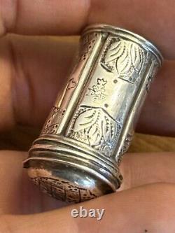 Boite à Fard En Argent Massif Du XVIII° Siècle boîte à maquillage ancienne