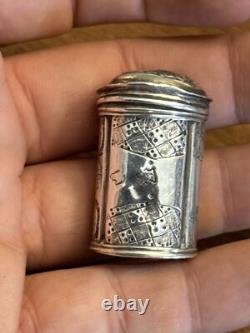 Boite à Fard En Argent Massif Du XVIII° Siècle boîte à maquillage ancienne