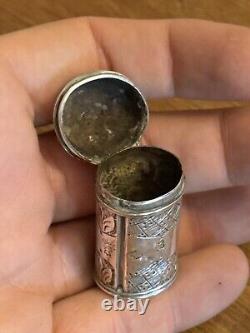 Boite à Fard En Argent Massif Du XVIII° Siècle boîte à maquillage ancienne