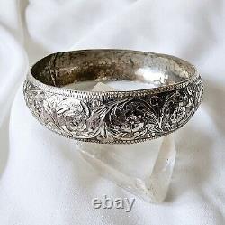 Bracelet Ancien Argent Massif À Décor Fleurs Feuillages Diamètre 65mm Largeur