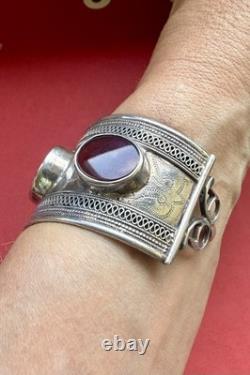 Bracelet ancien Jouvert Manchette ouvragé gravé Argent Massif cabochon cornaline