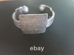 Bracelet ancien en argent massif