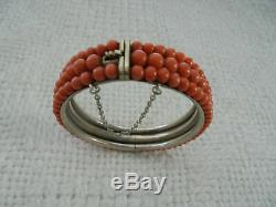 Bracelet ancien en corail à 3 rangées de perles en corail