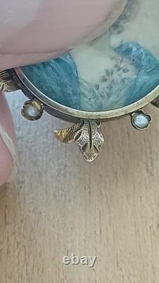 Broche miniature ancienne XIXe siècle en vermeil (argent massif) peinte sur nacr