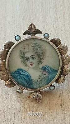 Broche miniature ancienne XIXe siècle en vermeil (argent massif) peinte sur nacr