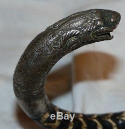 Canne ancienne serpent et tete en argent (avec de la laque dans les vertèbres)