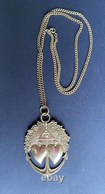 Franc Maçonnerie. Insigne. Décoration. Ancien pendentif en argent massif. Cours